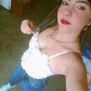 Me llamo estefany tengo 19 años disponible para ti