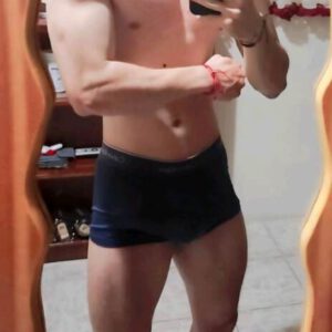 joven de 20 años dotado heterosexual se atiende a mujeres.