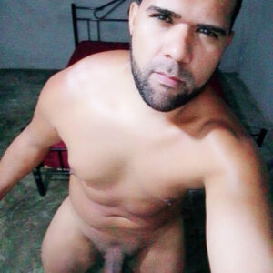 ‎HOMBRE DOTADO VERDUGO ‎SERVICIO DE TRIO PARA PAREJA